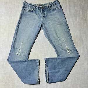 dELiA*s Morgan Low Rise Bootcut Light Wash Distressed Denim Jeans 7/8